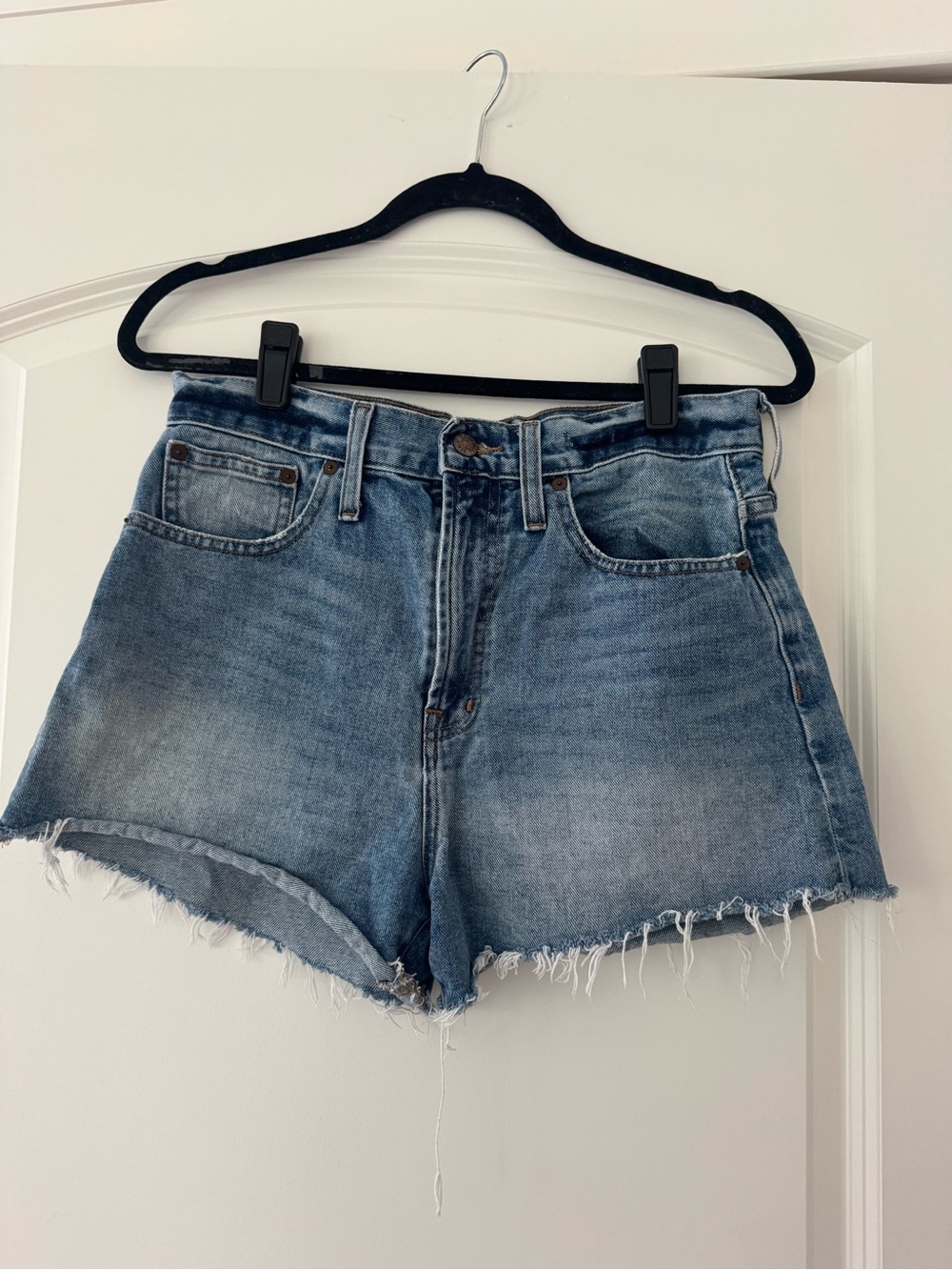 Madewell the perfect jean short. Size 27